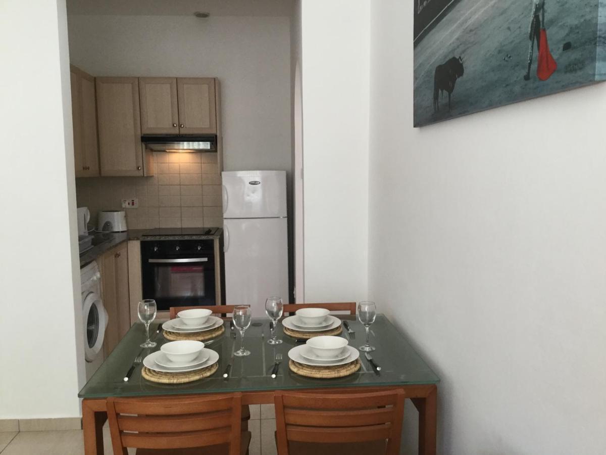 Poolside 2 Bedroom Apt, Paphos Riviera, Universal Area Exterior photo