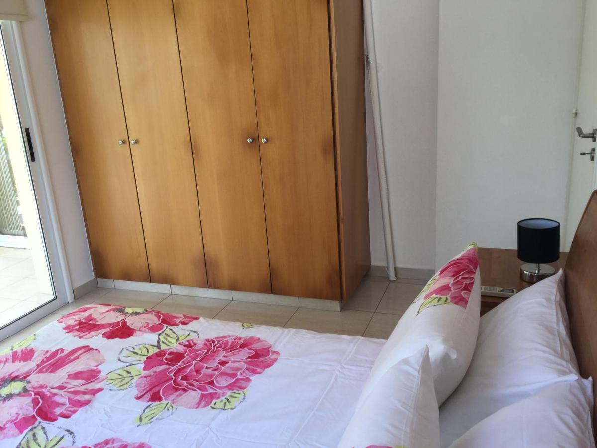 Poolside 2 Bedroom Apt, Paphos Riviera, Universal Area Exterior photo